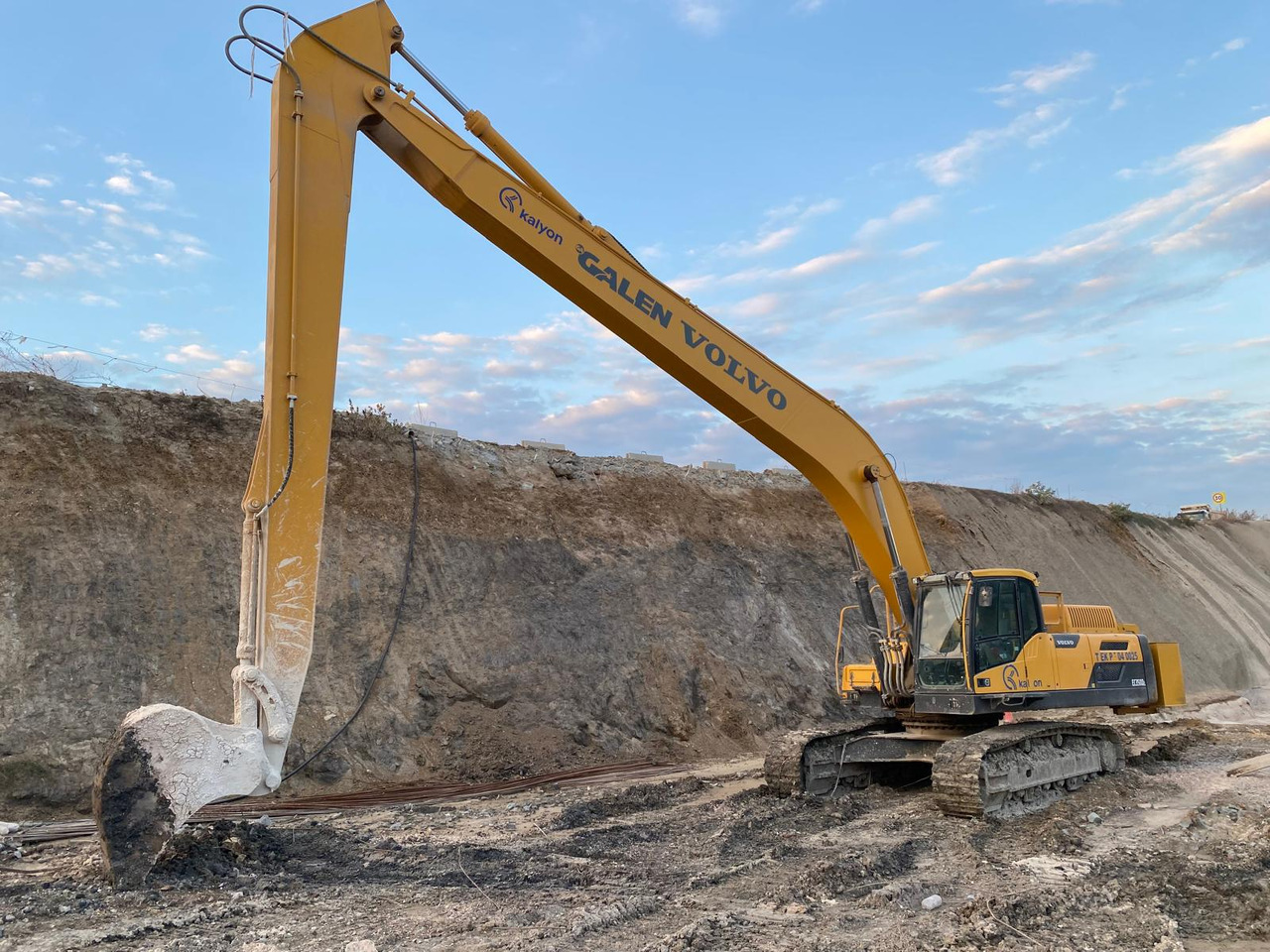 HITACHI ZX670 Long Reach Boom-Arm Manufacturing - Kāpurķēžu ekskavators: foto 3 HITACHI ZX670 Long Reach Boom-Arm Manufacturing - Kāpurķēžu ekskavators: foto 3