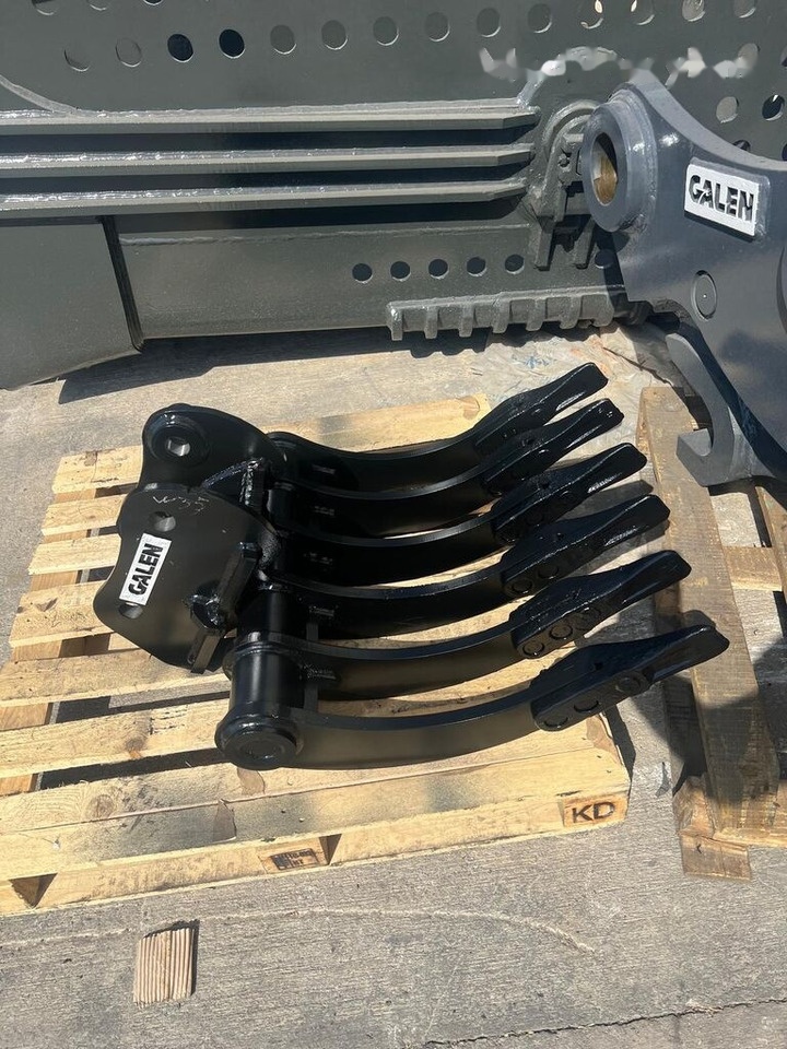 Hitachi ZX35 Grab Rake Attachment - Papildaprīkojums - Celtniecības tehnika: foto 1 Hitachi ZX35 Grab Rake Attachment - Papildaprīkojums - Celtniecības tehnika: foto 1