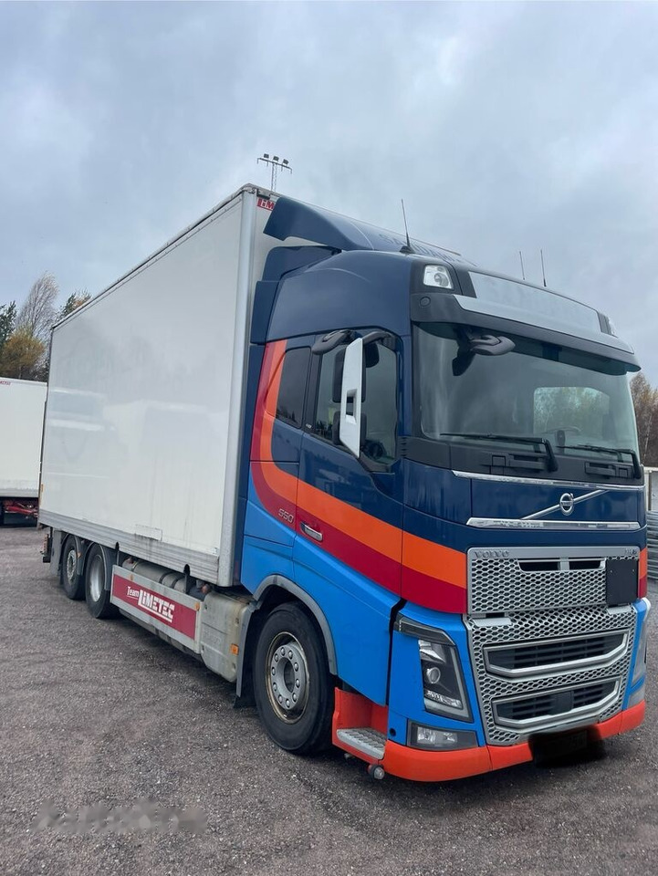 Volvo FH550 - Kravas automašīna ar slēgto virsbūvi: foto 2 Volvo FH550 - Kravas automašīna ar slēgto virsbūvi: foto 2