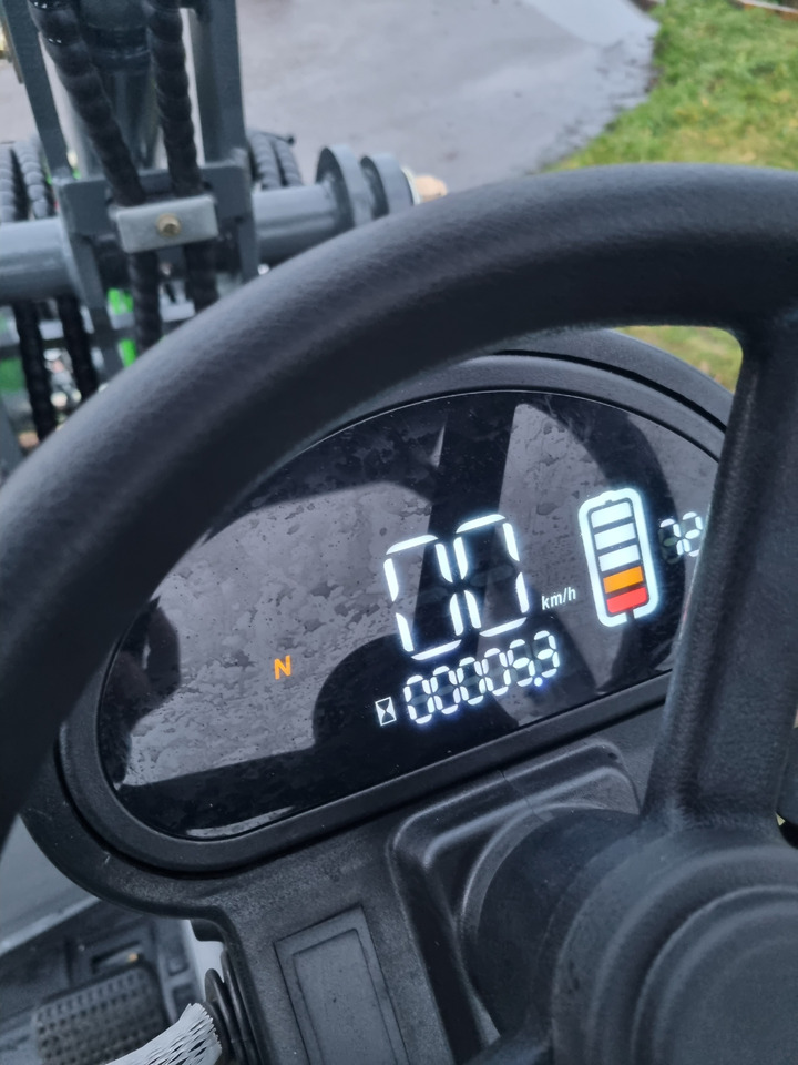 WCM L2110e E-Power - Riteņu iekrāvējs: foto 1 WCM L2110e E-Power - Riteņu iekrāvējs: foto 1