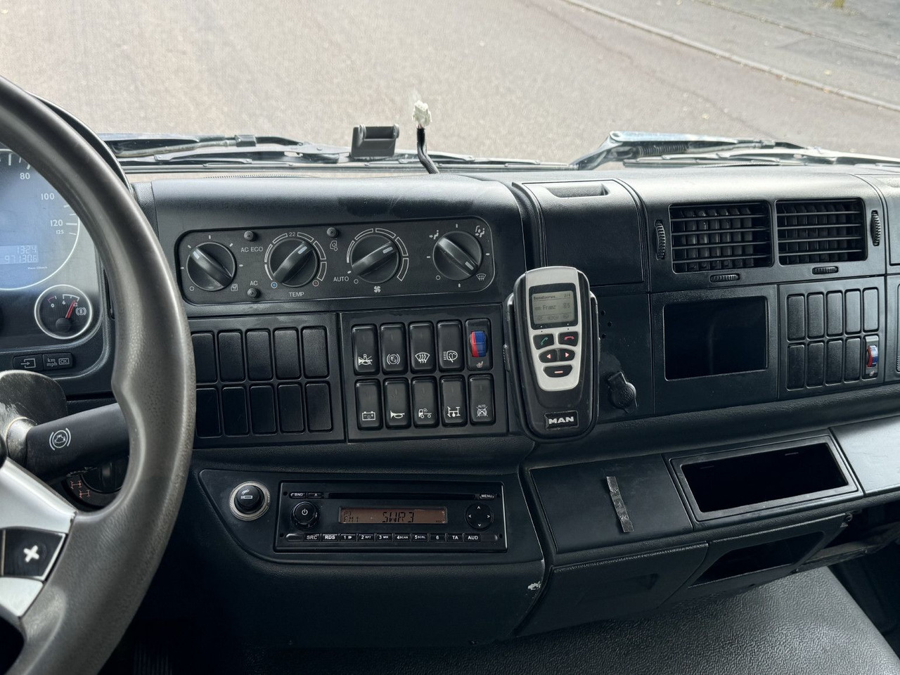 Kravas automašīna pašizgāzējs MAN TGM 18.340 4x4 ALLRAD MEILLER 3-S Kipper AHK: foto 20 Kravas automašīna pašizgāzējs MAN TGM 18.340 4x4 ALLRAD MEILLER 3-S Kipper AHK: foto 20