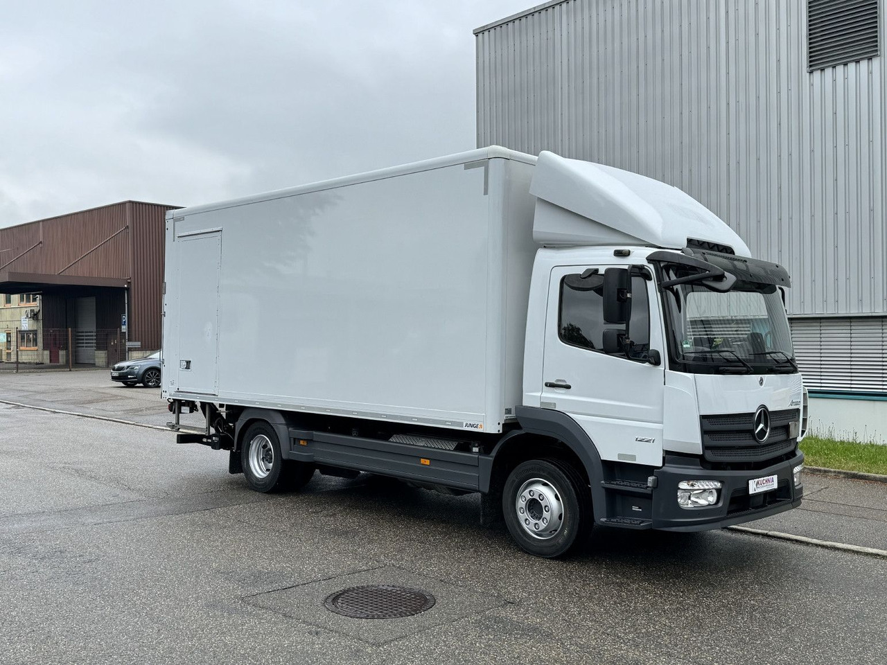 Mercedes-Benz Atego 1221 L Koffer 6,1m LBW AHK Klima TOP - Kravas automašīna ar slēgto virsbūvi: foto 1 Mercedes-Benz Atego 1221 L Koffer 6,1m LBW AHK Klima TOP - Kravas automašīna ar slēgto virsbūvi: foto 1