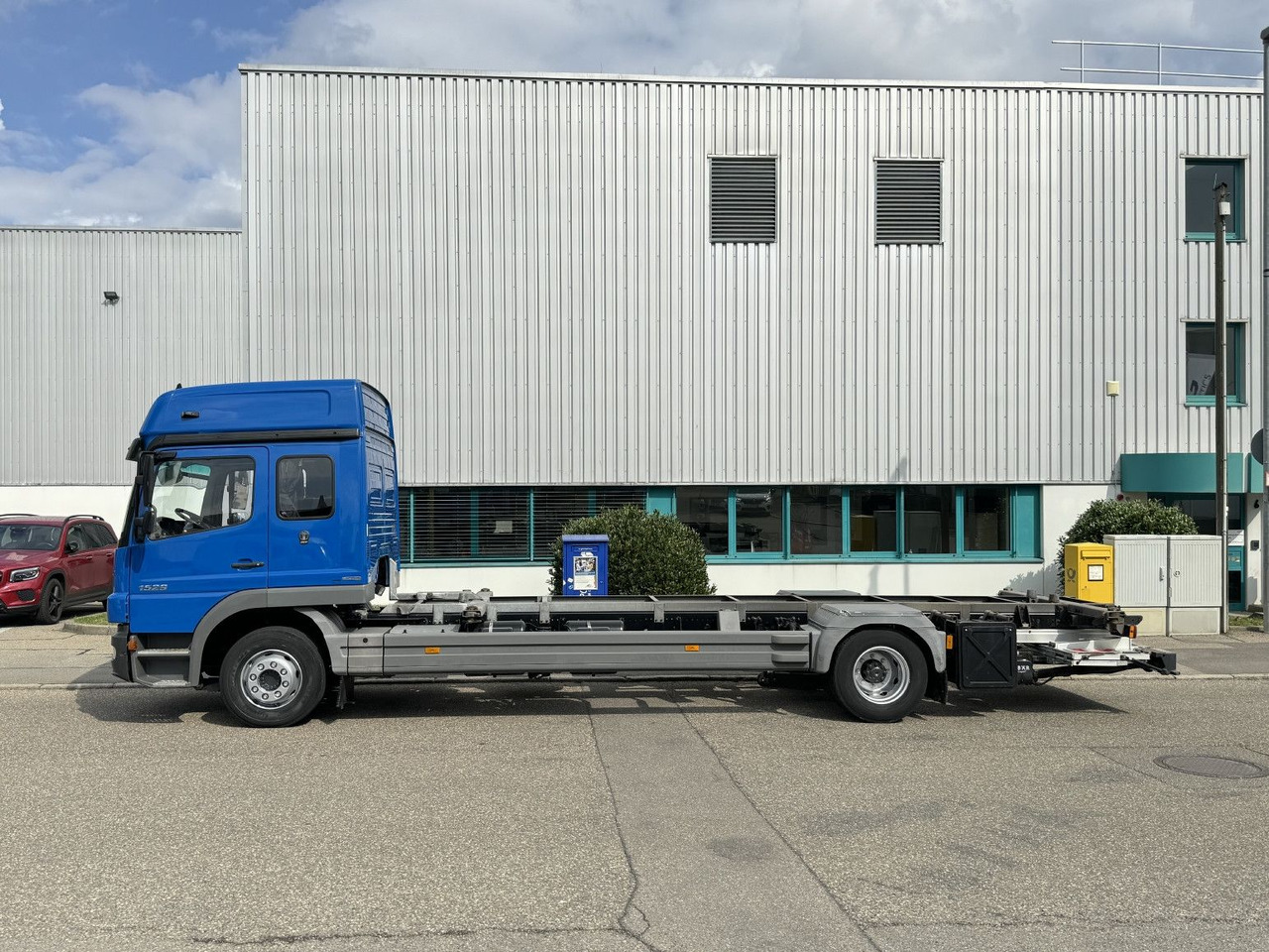 Mercedes-Benz Atego 1529 LL BDF 6-Sitze Umzug u-LBW Gr-Haus - Konteineru vedējs/ Kravas automašīna ar noņemamā virsbūve: foto 5 Mercedes-Benz Atego 1529 LL BDF 6-Sitze Umzug u-LBW Gr-Haus - Konteineru vedējs/ Kravas automašīna ar noņemamā virsbūve: foto 5
