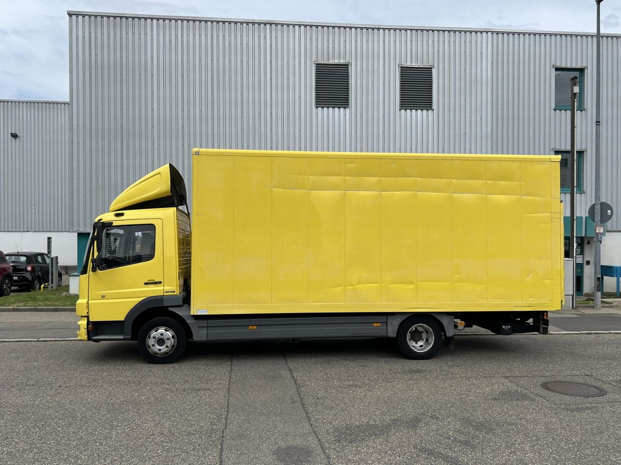 Mercedes-Benz Atego 816L Möbelkoffer 6,15m LBW 3-Sitze Euro-5 - Furgons ar slēgtā virsbūve: foto 4 Mercedes-Benz Atego 816L Möbelkoffer 6,15m LBW 3-Sitze Euro-5 - Furgons ar slēgtā virsbūve: foto 4