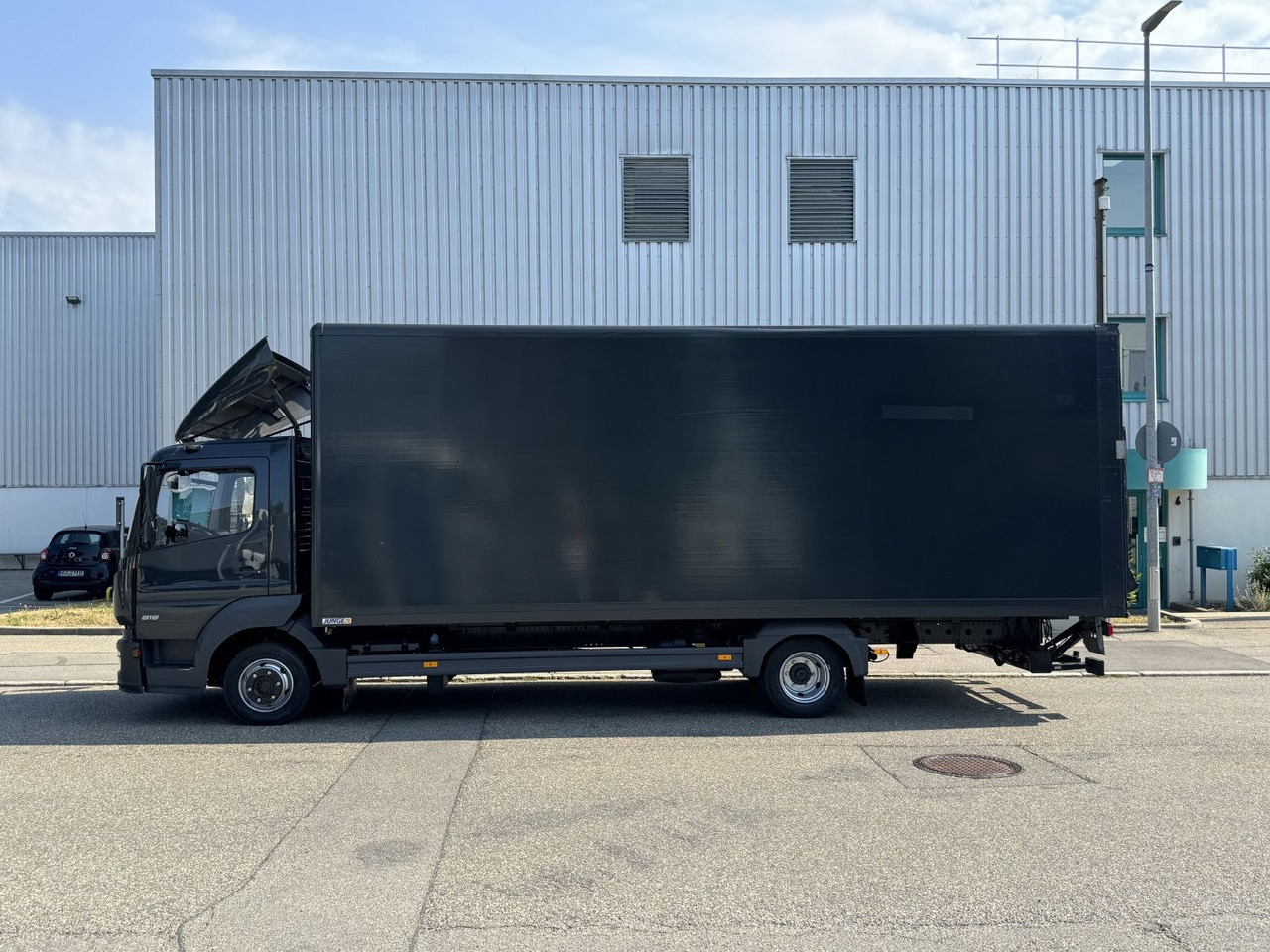 Mercedes-Benz Atego 818L Koffer 7,3m LBW Klima Automatik - Furgons ar slēgtā virsbūve: foto 4 Mercedes-Benz Atego 818L Koffer 7,3m LBW Klima Automatik - Furgons ar slēgtā virsbūve: foto 4