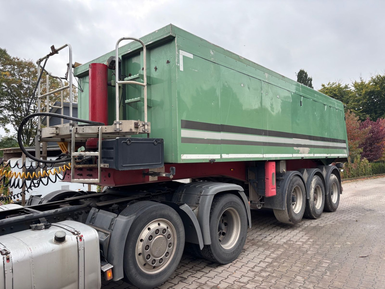 Langendorf SKA 24/30 Alu-Kippmulde, 30m³, Lift-Achse, Rollp - Puspiekabe pašizgāzējs: foto 1 Langendorf SKA 24/30 Alu-Kippmulde, 30m³, Lift-Achse, Rollp - Puspiekabe pašizgāzējs: foto 1