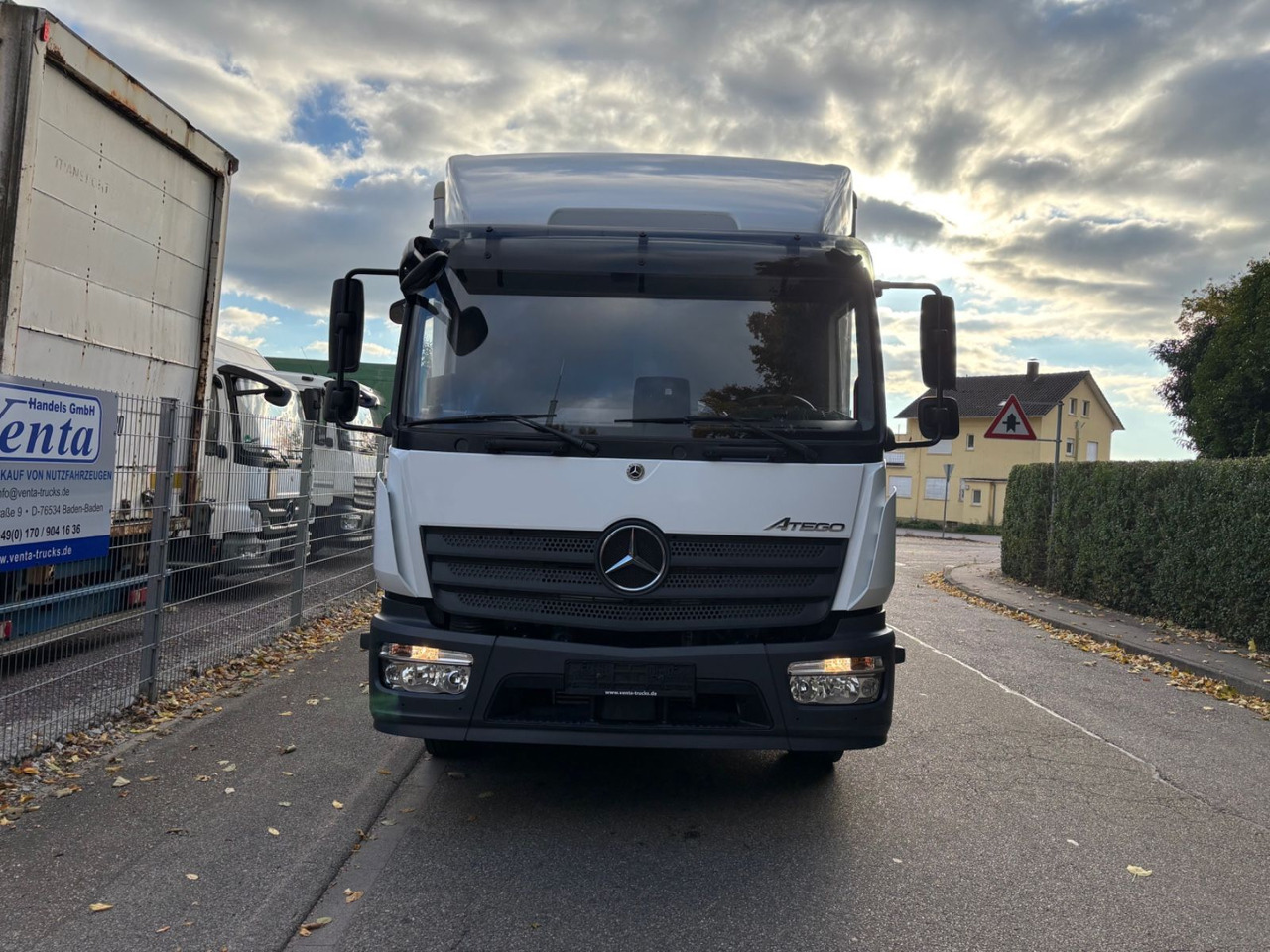 Mercedes-Benz Atego III 1227L, Euro-6, 2xAHK, Klima, Abbiegeas - Kravas automašīna ar slēgto virsbūvi: foto 2 Mercedes-Benz Atego III 1227L, Euro-6, 2xAHK, Klima, Abbiegeas - Kravas automašīna ar slēgto virsbūvi: foto 2