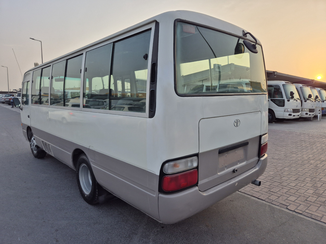 TOYOTA Coaster ... 25 places ...climatisé - Mikroautobuss, Pasažieru furgons: foto 3 TOYOTA Coaster ... 25 places ...climatisé - Mikroautobuss, Pasažieru furgons: foto 3