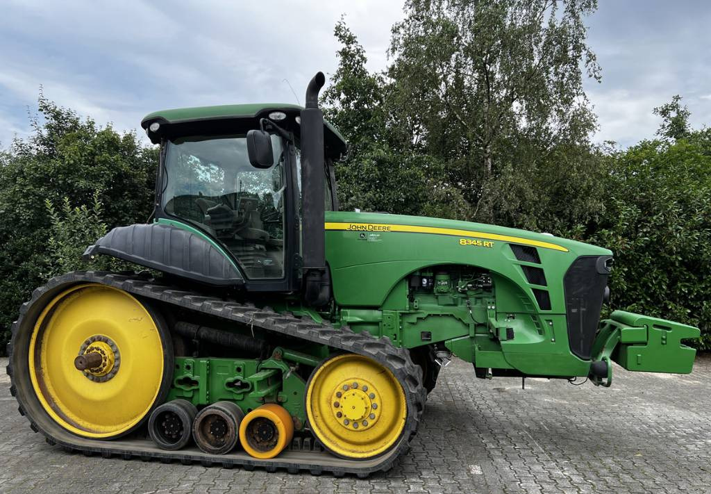 Traktors John Deere 8345 R T: foto 1