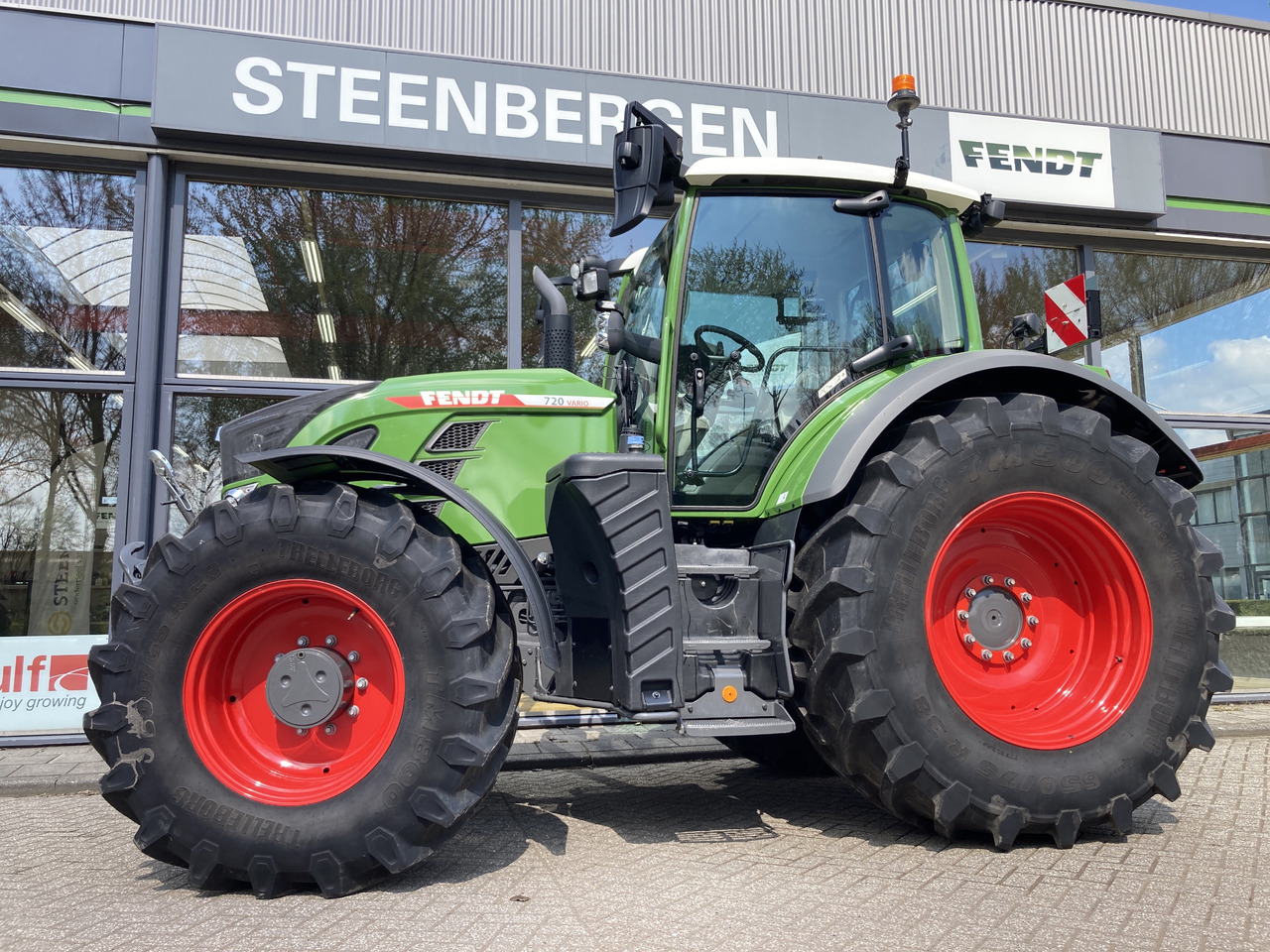 FENDT 720 Vario Gen6 PowerPlus setting 1 - Traktors: foto 3 FENDT 720 Vario Gen6 PowerPlus setting 1 - Traktors: foto 3