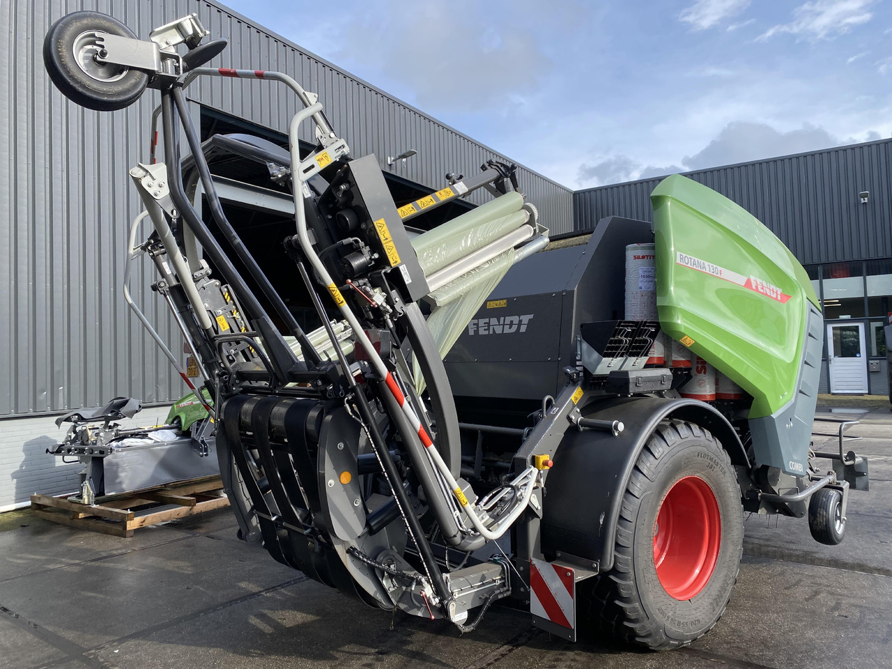 FENDT Rotana 130F Combi - Ruļļu ietinējs: foto 4 FENDT Rotana 130F Combi - Ruļļu ietinējs: foto 4