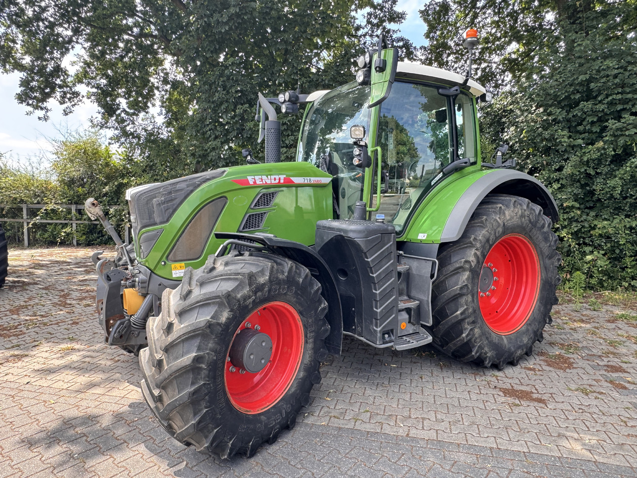 Fendt 718 Gen6 PowerPlus - Traktors: foto 1 Fendt 718 Gen6 PowerPlus - Traktors: foto 1