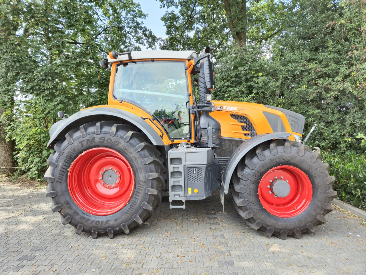 Fendt 828 Vario S4 ProfiPlus - Traktors: foto 4 Fendt 828 Vario S4 ProfiPlus - Traktors: foto 4
