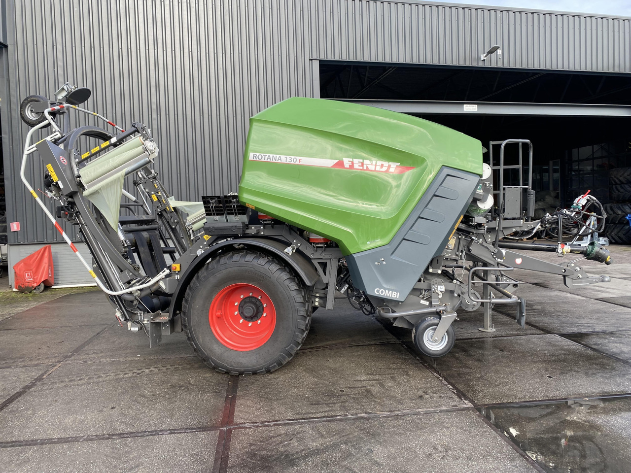 Fendt Rotana 130F - Ruļļu ietinējs: foto 2 Fendt Rotana 130F - Ruļļu ietinējs: foto 2