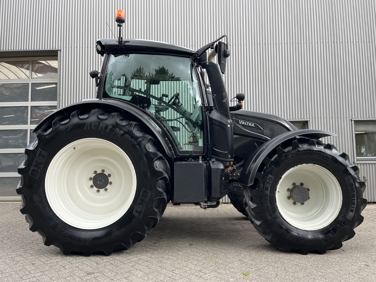 VALTRA N174 Active - Traktors: foto 2 VALTRA N174 Active - Traktors: foto 2
