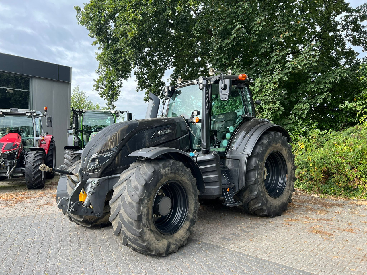 VALTRA T174 Versu - Traktors: foto 1 VALTRA T174 Versu - Traktors: foto 1