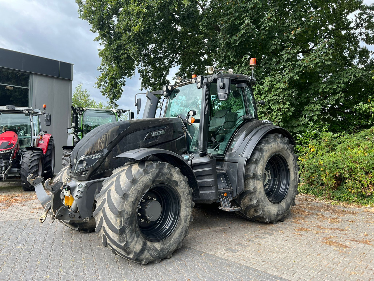 VALTRA T174 Versu - Traktors: foto 1 VALTRA T174 Versu - Traktors: foto 1