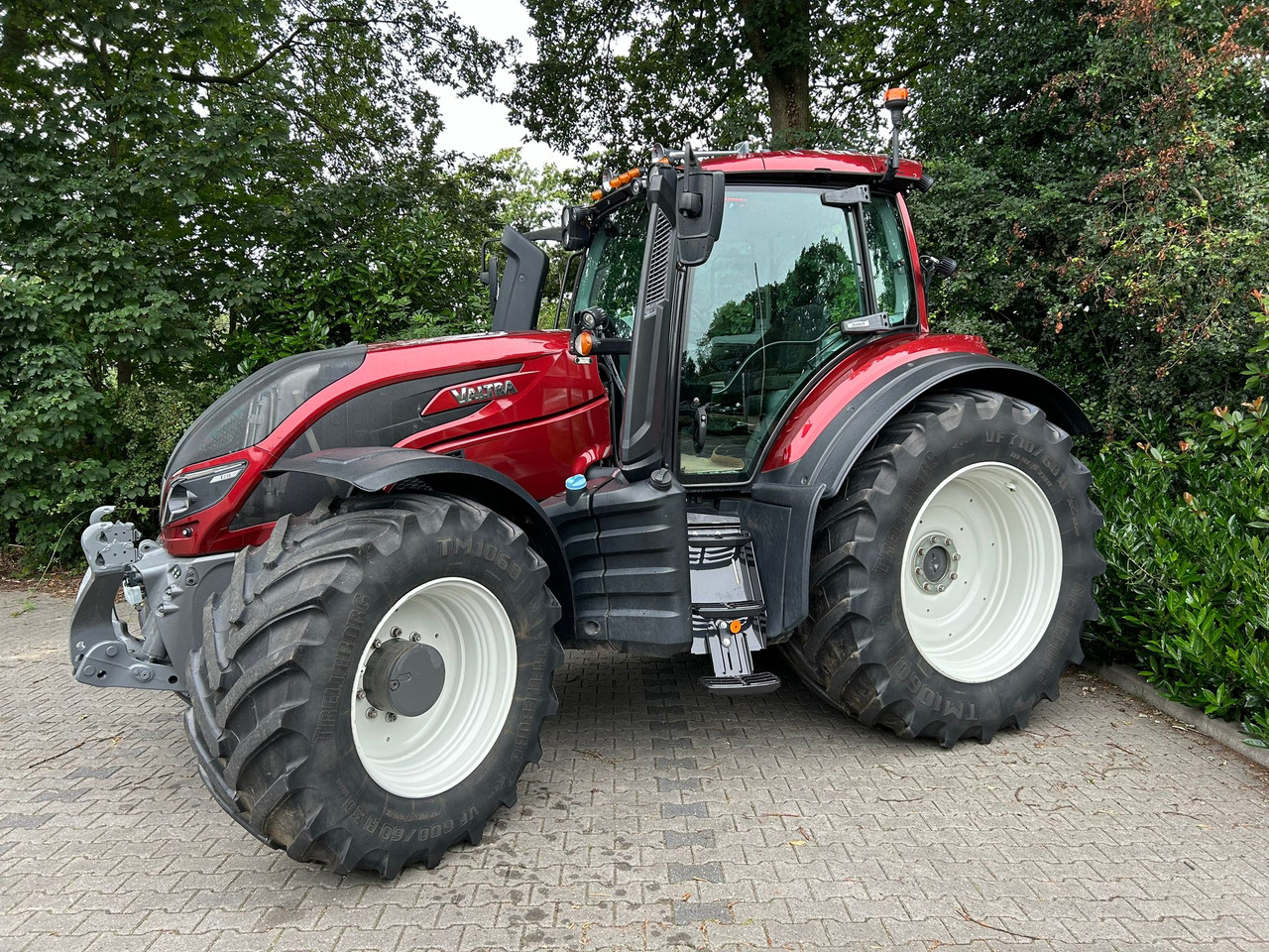 VALTRA T214 Direct - Traktors: foto 1 VALTRA T214 Direct - Traktors: foto 1