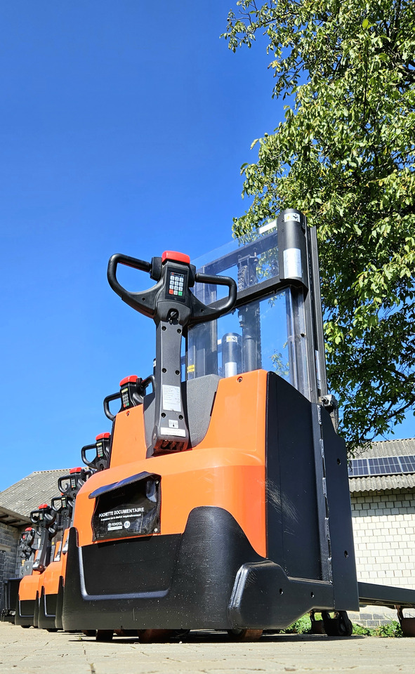 BT SWE 200 Staxio Toyota Initial lift, wstępne podnoszenie wideł, niski maszt - Krautņotājs: foto 2 BT SWE 200 Staxio Toyota Initial lift, wstępne podnoszenie wideł, niski maszt - Krautņotājs: foto 2