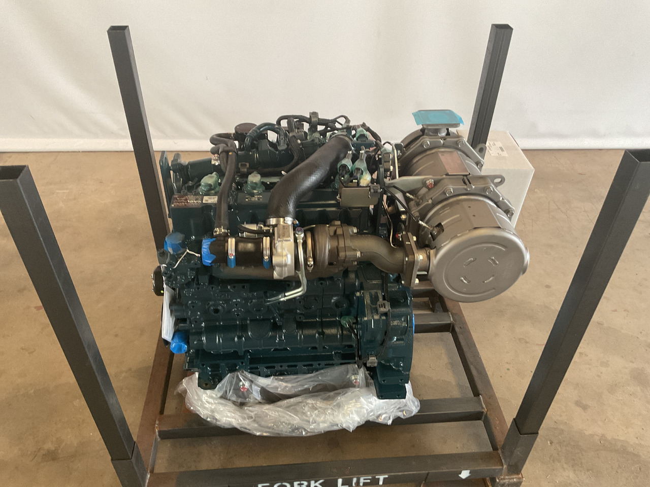 Kubota V3307 CR-T - Dzinējs: foto 2 Kubota V3307 CR-T - Dzinējs: foto 2