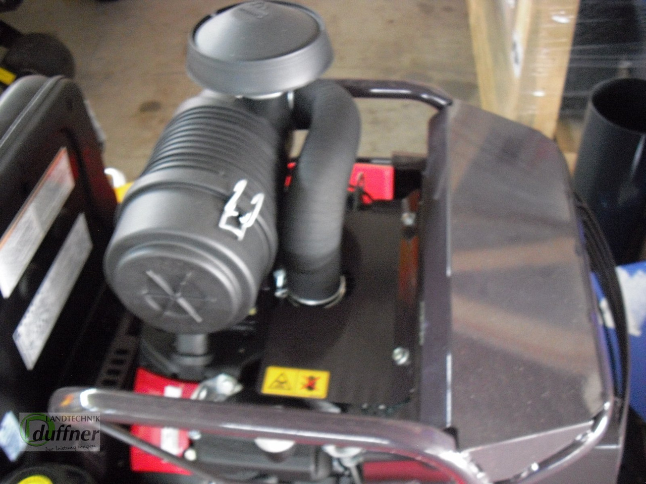 Canycom CMX 2402 - Zāles pļāvējs: foto 4 Canycom CMX 2402 - Zāles pļāvējs: foto 4