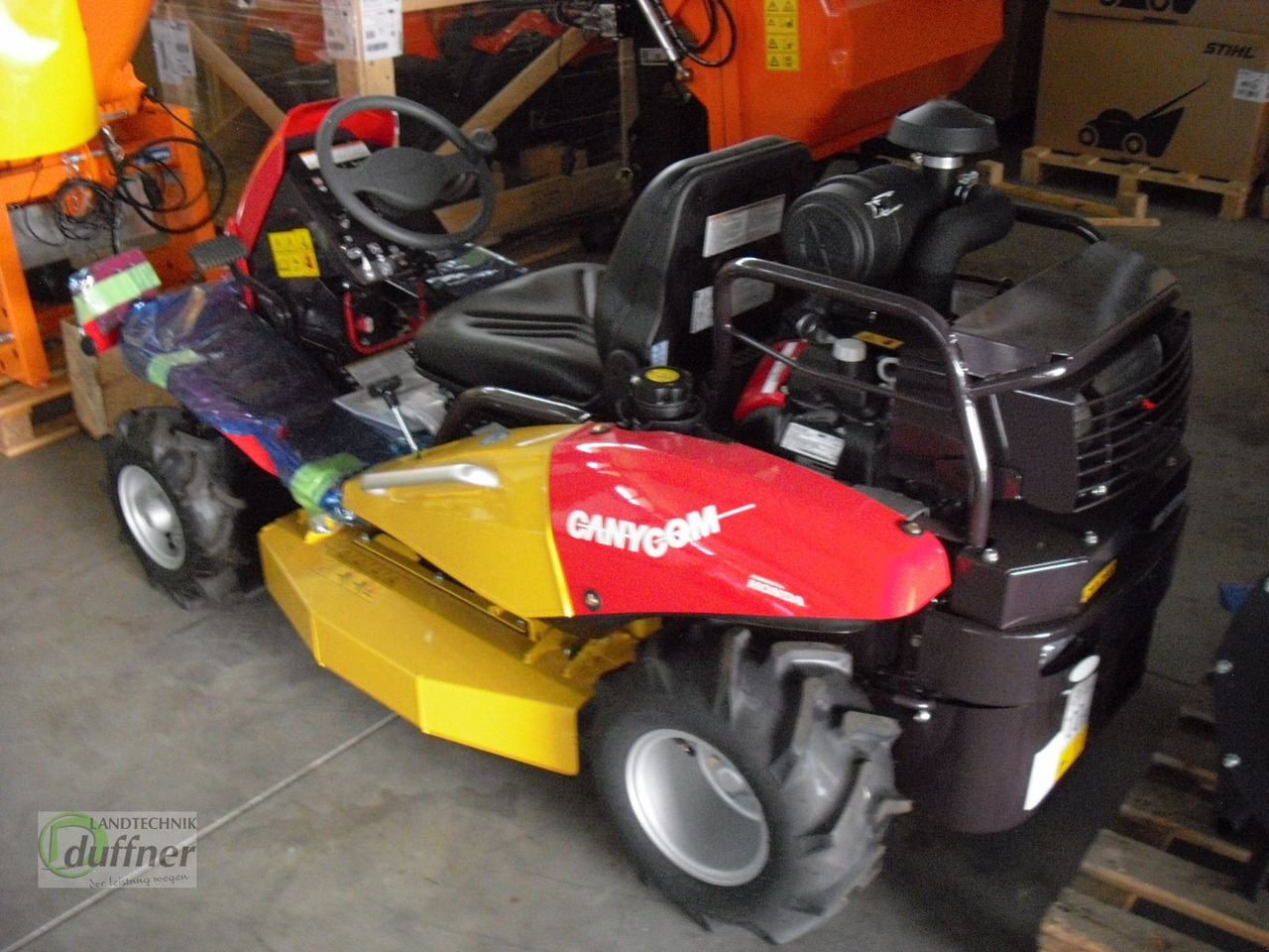 Canycom CMX 2402 - Zāles pļāvējs: foto 3 Canycom CMX 2402 - Zāles pļāvējs: foto 3