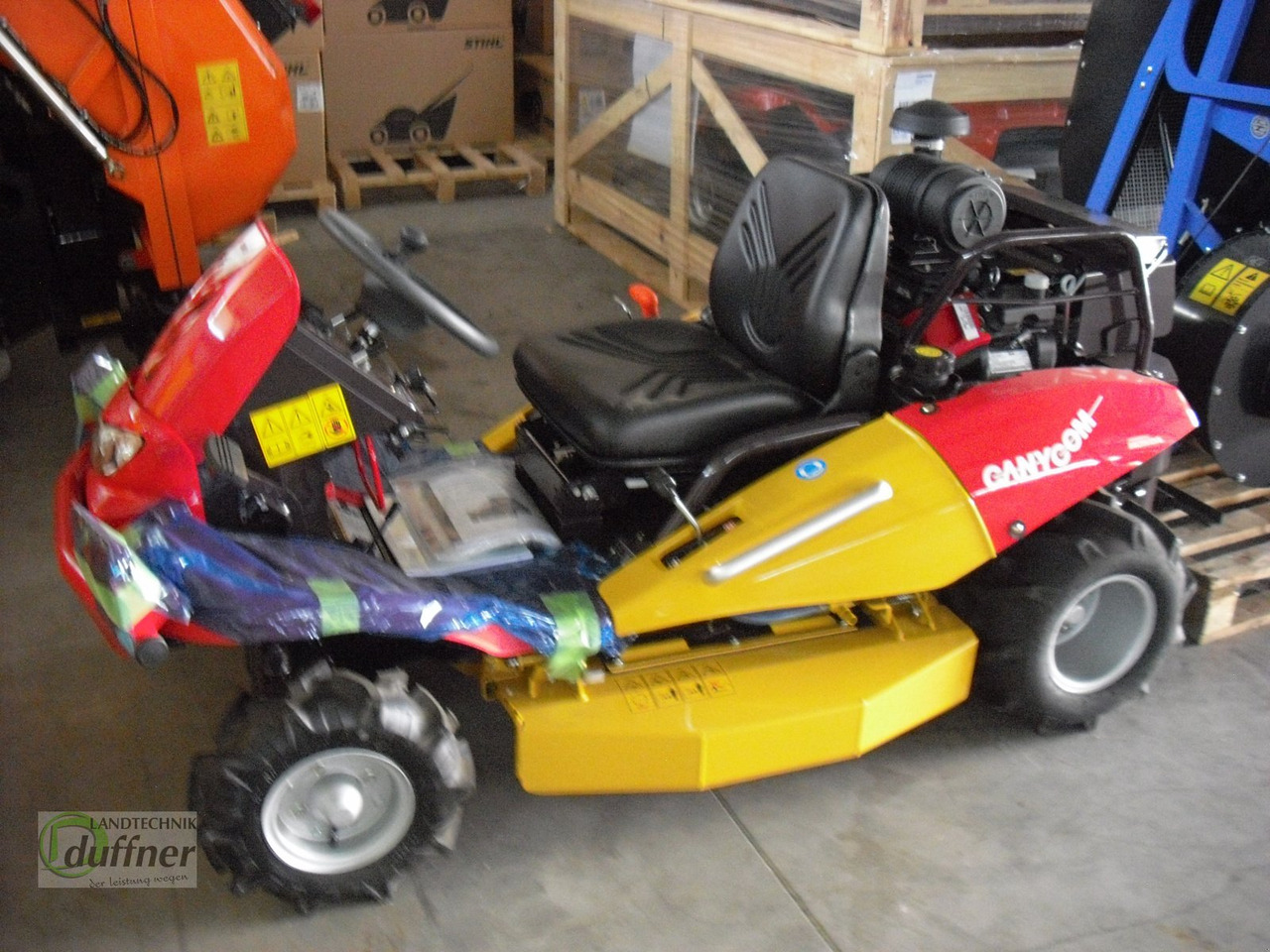 Canycom CMX 2402 - Zāles pļāvējs: foto 2 Canycom CMX 2402 - Zāles pļāvējs: foto 2