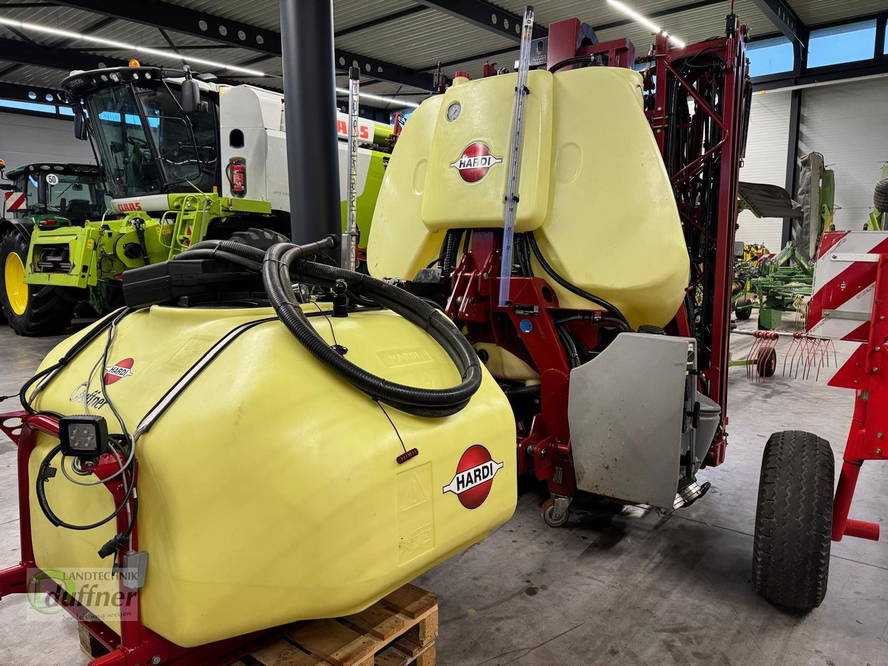Hardi Mega 12 1200 Smart ISOBUS - Piekabināmais miglotājs: foto 1 Hardi Mega 12 1200 Smart ISOBUS - Piekabināmais miglotājs: foto 1