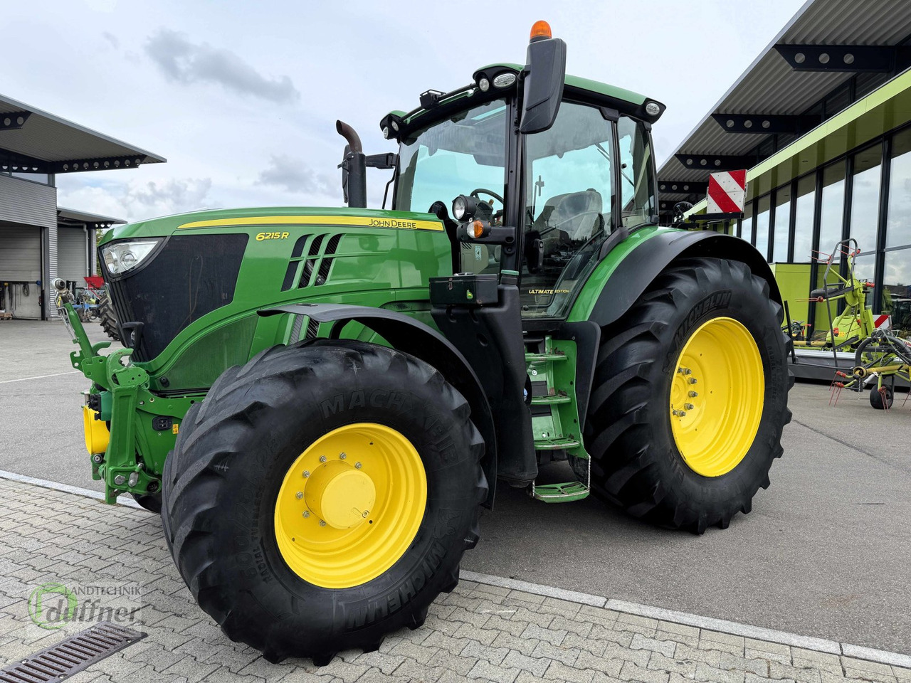 John Deere 6215R - Traktors: foto 1 John Deere 6215R - Traktors: foto 1
