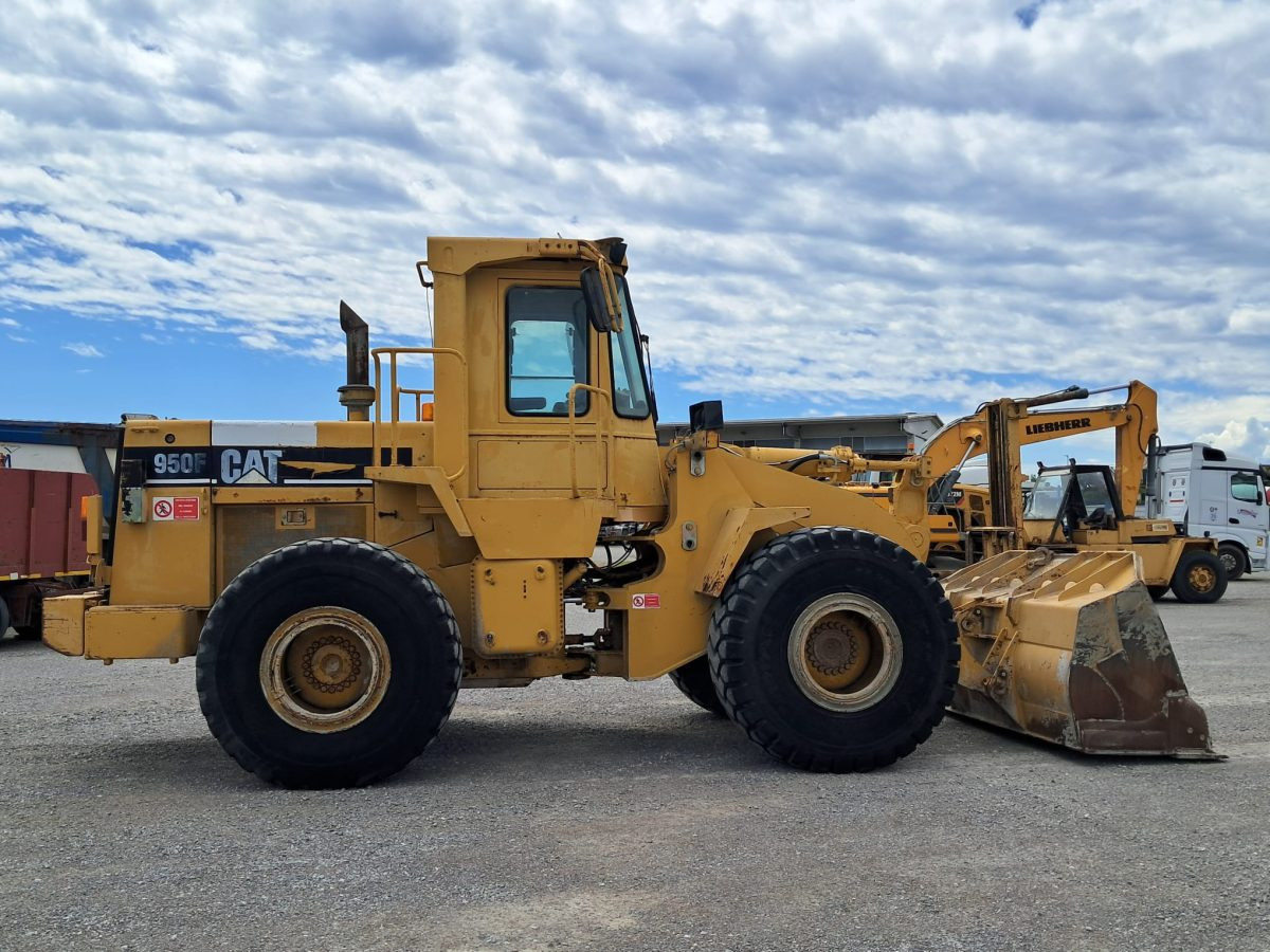 CATERPILLAR 950F - Riteņu iekrāvējs: foto 1 CATERPILLAR 950F - Riteņu iekrāvējs: foto 1