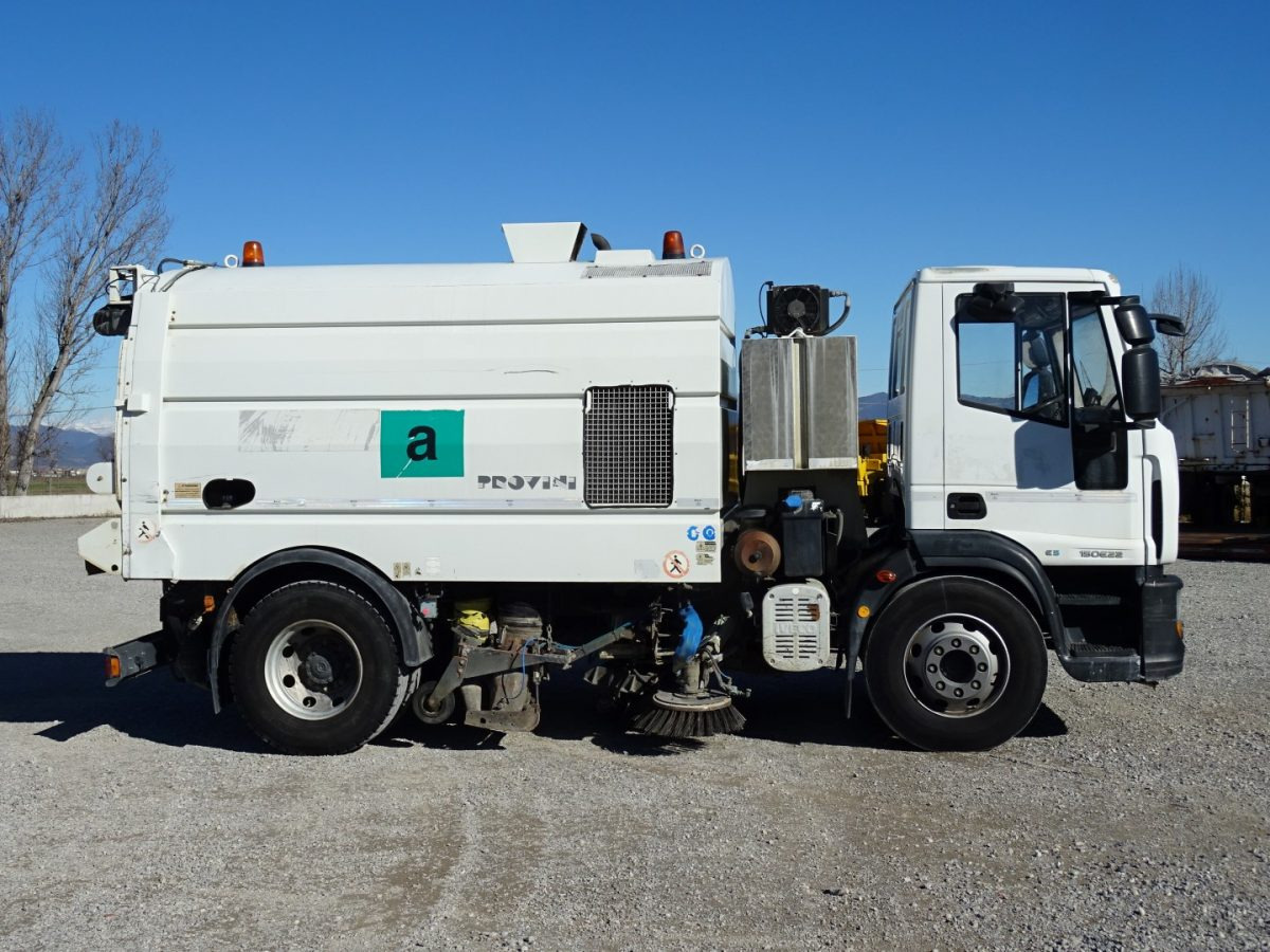 IVECO EUROCARGO 150E22 - Ielu tīrīšanas mašīna: foto 2 IVECO EUROCARGO 150E22 - Ielu tīrīšanas mašīna: foto 2