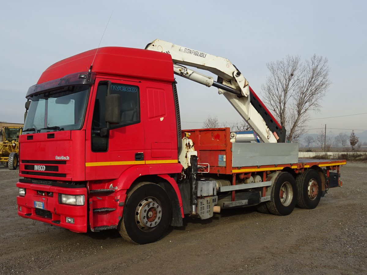 IVECO EUROSTAR 240E42 BONFIGLIOLI P30500XL - Bortu kravas automašīna/ Platforma, Kravas auto ar manipulatoru: foto 1 IVECO EUROSTAR 240E42 BONFIGLIOLI P30500XL - Bortu kravas automašīna/ Platforma, Kravas auto ar manipulatoru: foto 1
