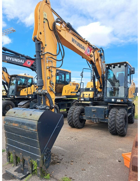 Hyundai HW 140 - Riteņu ekskavators: foto 4 Hyundai HW 140 - Riteņu ekskavators: foto 4