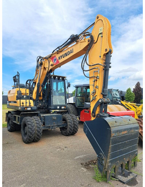 Hyundai HW140 - Riteņu ekskavators: foto 5 Hyundai HW140 - Riteņu ekskavators: foto 5
