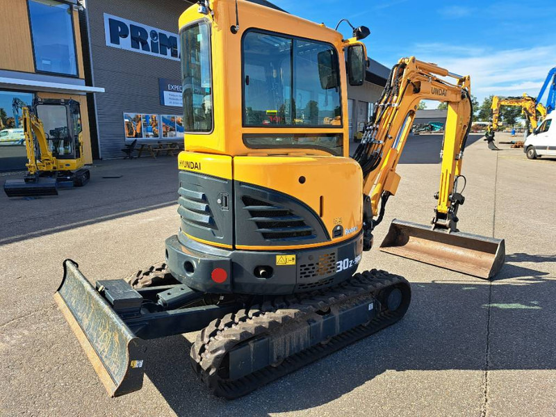 Hyundai R30 Z-9AK - Mini-ekskavators: foto 4 Hyundai R30 Z-9AK - Mini-ekskavators: foto 4