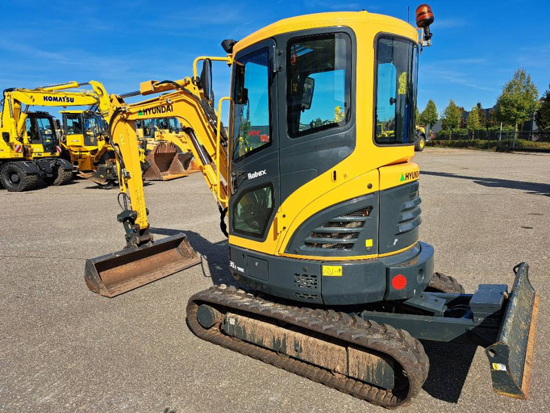 Hyundai R30 Z-9AK - Mini-ekskavators: foto 2 Hyundai R30 Z-9AK - Mini-ekskavators: foto 2