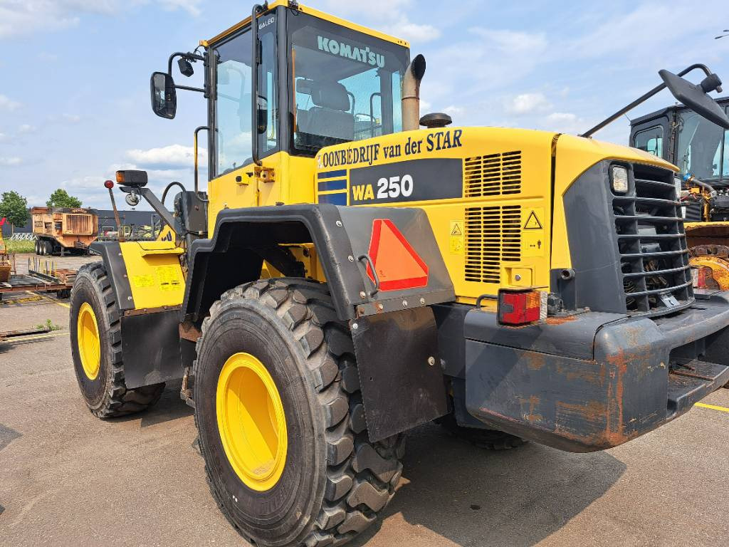 Komatsu WA 250-5H - Riteņu iekrāvējs: foto 5 Komatsu WA 250-5H - Riteņu iekrāvējs: foto 5