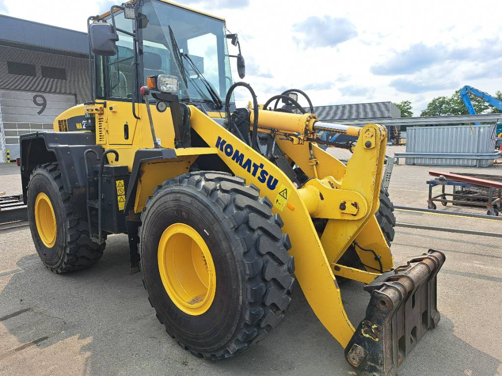 Komatsu WA 250-5H - Riteņu iekrāvējs: foto 3 Komatsu WA 250-5H - Riteņu iekrāvējs: foto 3