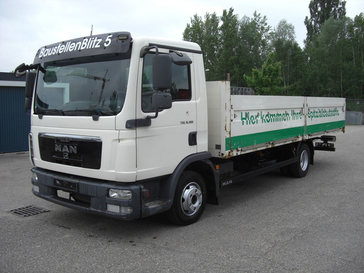 MAN 8180L Baustoffpritsche MAN 8180L Baustoffpritsche - Automašīna ar kravas platformu: foto 2 MAN 8180L Baustoffpritsche MAN 8180L Baustoffpritsche - Automašīna ar kravas platformu: foto 2