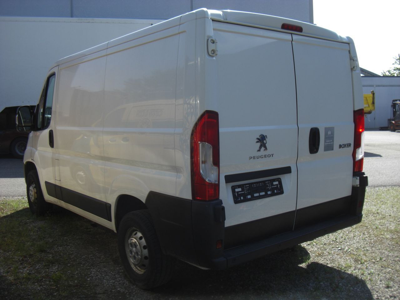 Peugeot BOXER 2,0 KURZ/NIEDRIG - Mazs furgons: foto 3 Peugeot BOXER 2,0 KURZ/NIEDRIG - Mazs furgons: foto 3