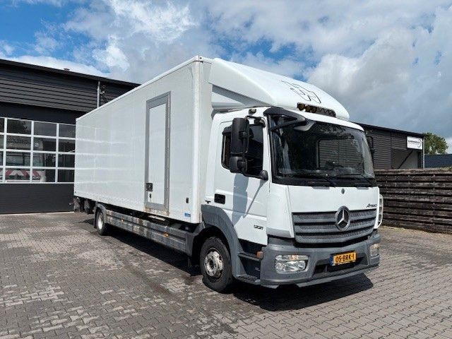 Mercedes-Benz Atego 1221 - Kravas automašīna ar slēgto virsbūvi: foto 2 Mercedes-Benz Atego 1221 - Kravas automašīna ar slēgto virsbūvi: foto 2