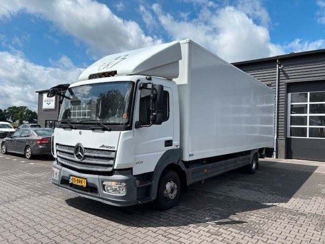 Mercedes-Benz Atego 1221 - Kravas automašīna ar slēgto virsbūvi: foto 1 Mercedes-Benz Atego 1221 - Kravas automašīna ar slēgto virsbūvi: foto 1