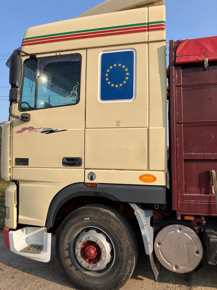 DAF XF 95 430 Platform - Bortu kravas automašīna/ Platforma: foto 2 DAF XF 95 430 Platform - Bortu kravas automašīna/ Platforma: foto 2