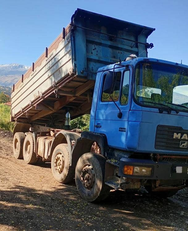 MAN 41.402 - Kravas automašīna pašizgāzējs: foto 2 MAN 41.402 - Kravas automašīna pašizgāzējs: foto 2