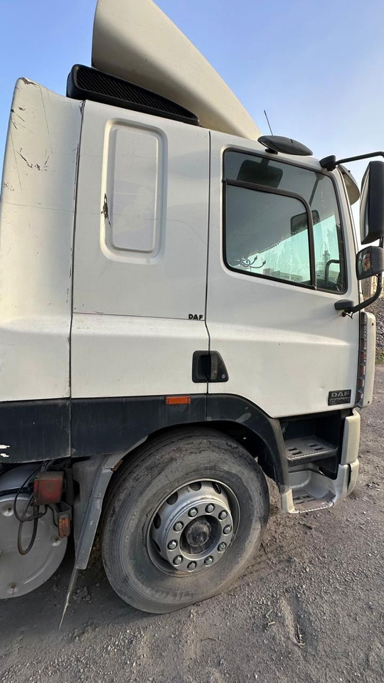 DAF CF 85.430 Tractor head - Vilcējs: foto 4 DAF CF 85.430 Tractor head - Vilcējs: foto 4