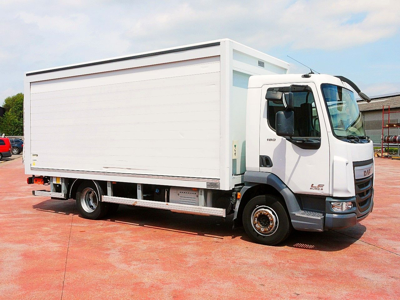 DAF LF 180 12 GETRANKENWAGEN LBW LUFT - Kravas automašīna dzērienu pārvadāšanai: foto 3 DAF LF 180 12 GETRANKENWAGEN LBW LUFT - Kravas automašīna dzērienu pārvadāšanai: foto 3