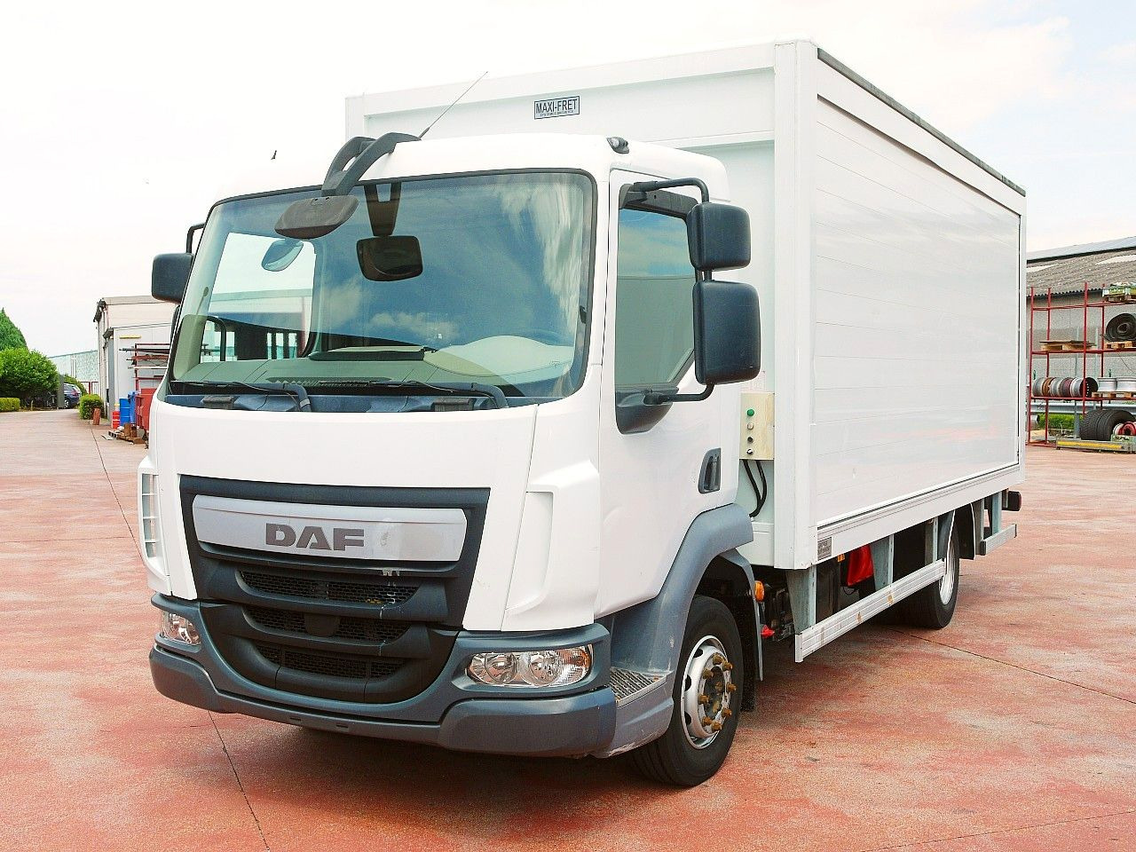 DAF LF 180 12 GETRANKENWAGEN LBW LUFT - Kravas automašīna dzērienu pārvadāšanai: foto 5 DAF LF 180 12 GETRANKENWAGEN LBW LUFT - Kravas automašīna dzērienu pārvadāšanai: foto 5