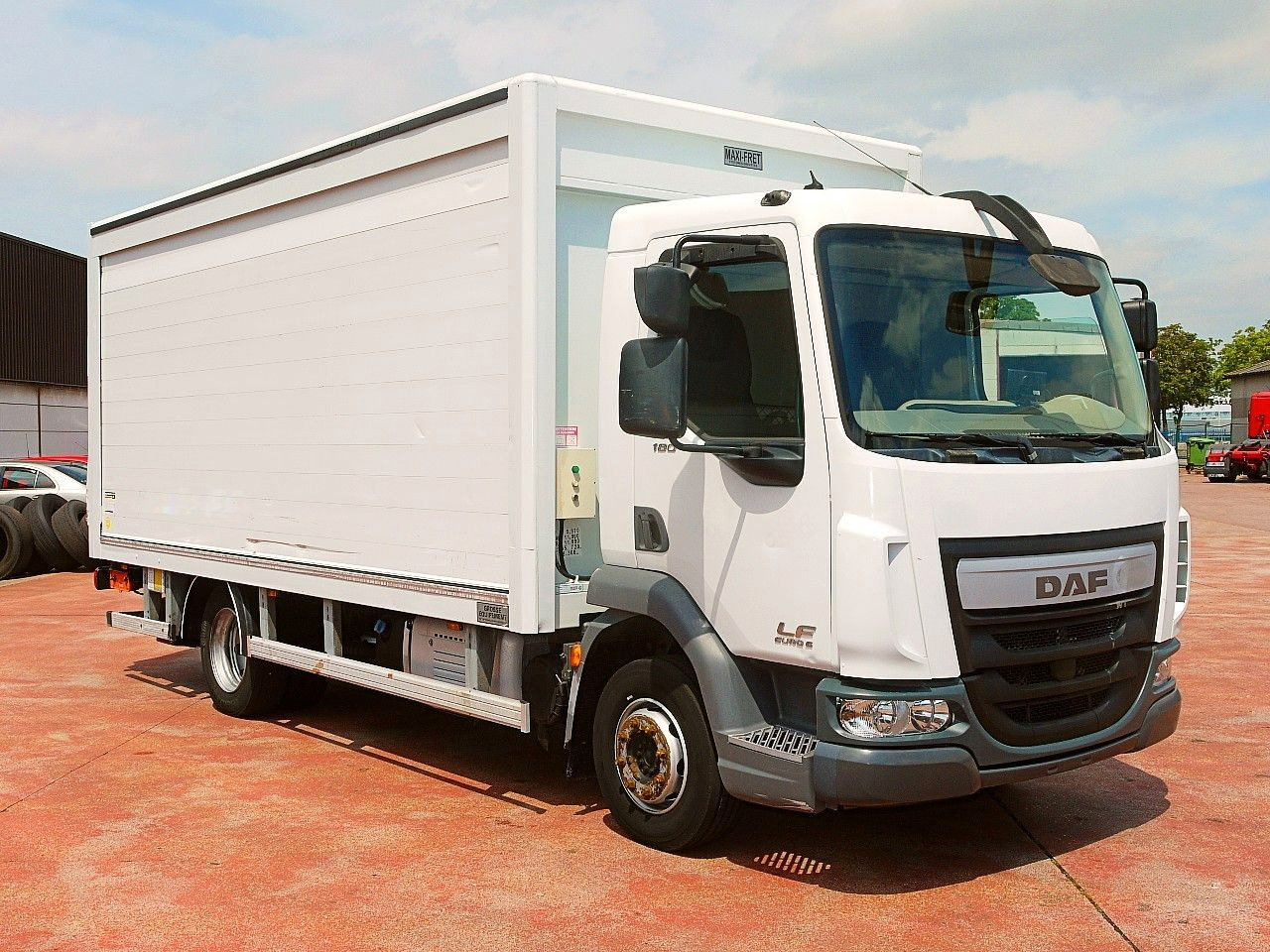 DAF LF 180 12 GETRANKENWAGEN LBW LUFT - Kravas automašīna dzērienu pārvadāšanai: foto 2 DAF LF 180 12 GETRANKENWAGEN LBW LUFT - Kravas automašīna dzērienu pārvadāšanai: foto 2