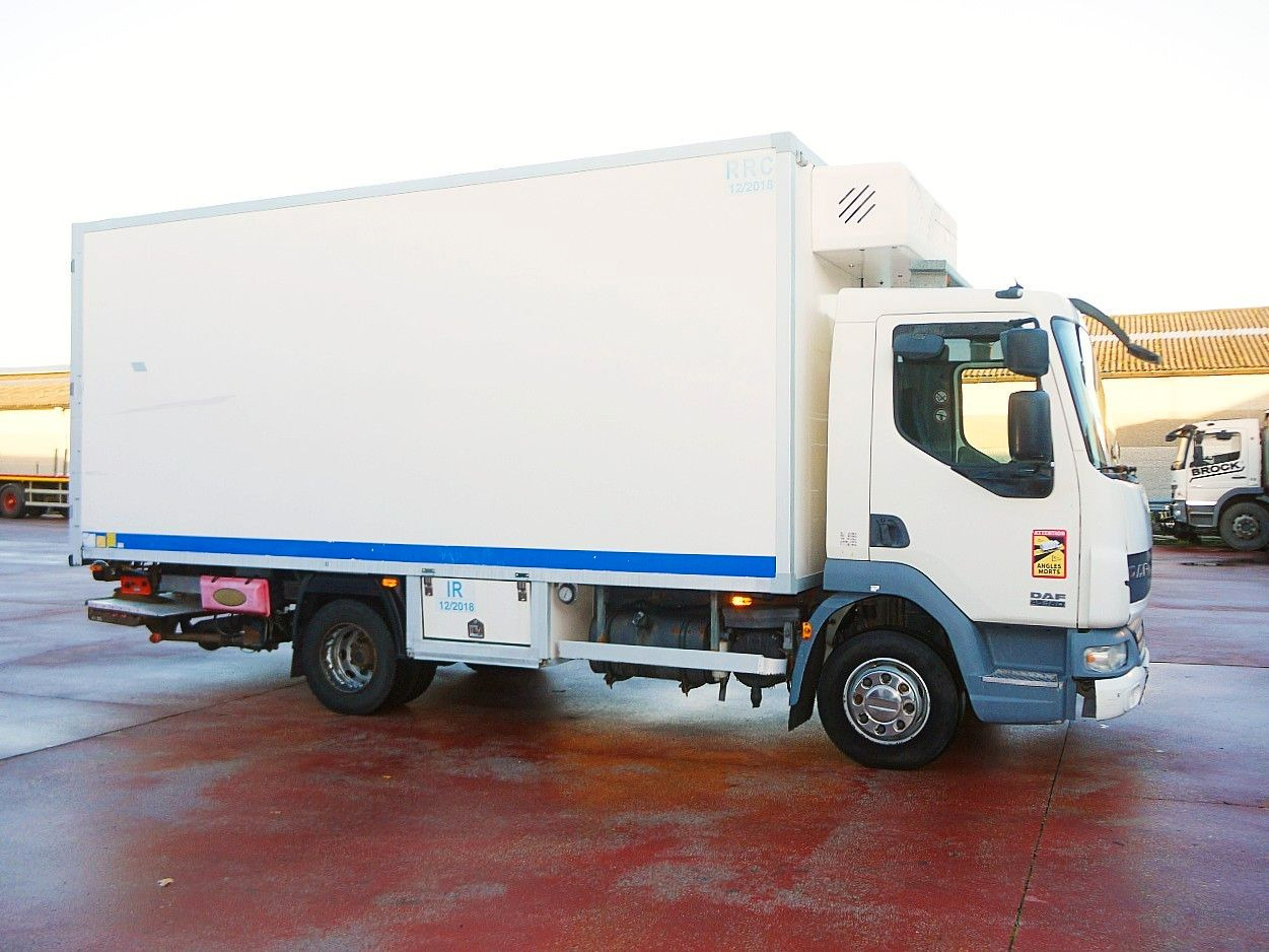 DAF LF 45.160 ISOTHERM KOFFER LADEBORDWAND - Kravas automašīna refrižerators: foto 3 DAF LF 45.160 ISOTHERM KOFFER LADEBORDWAND - Kravas automašīna refrižerators: foto 3