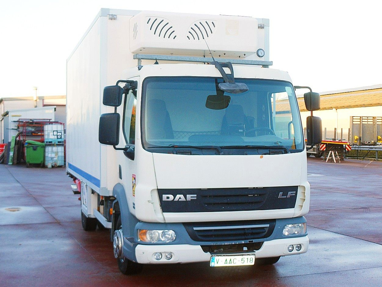 DAF LF 45.160 ISOTHERM KOFFER LADEBORDWAND - Kravas automašīna refrižerators: foto 1 DAF LF 45.160 ISOTHERM KOFFER LADEBORDWAND - Kravas automašīna refrižerators: foto 1